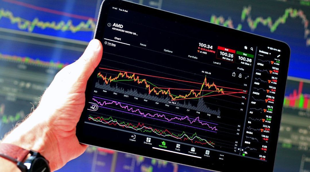 Comment suivre l&rsquo;actualité boursière pour investir de manière avisée ?